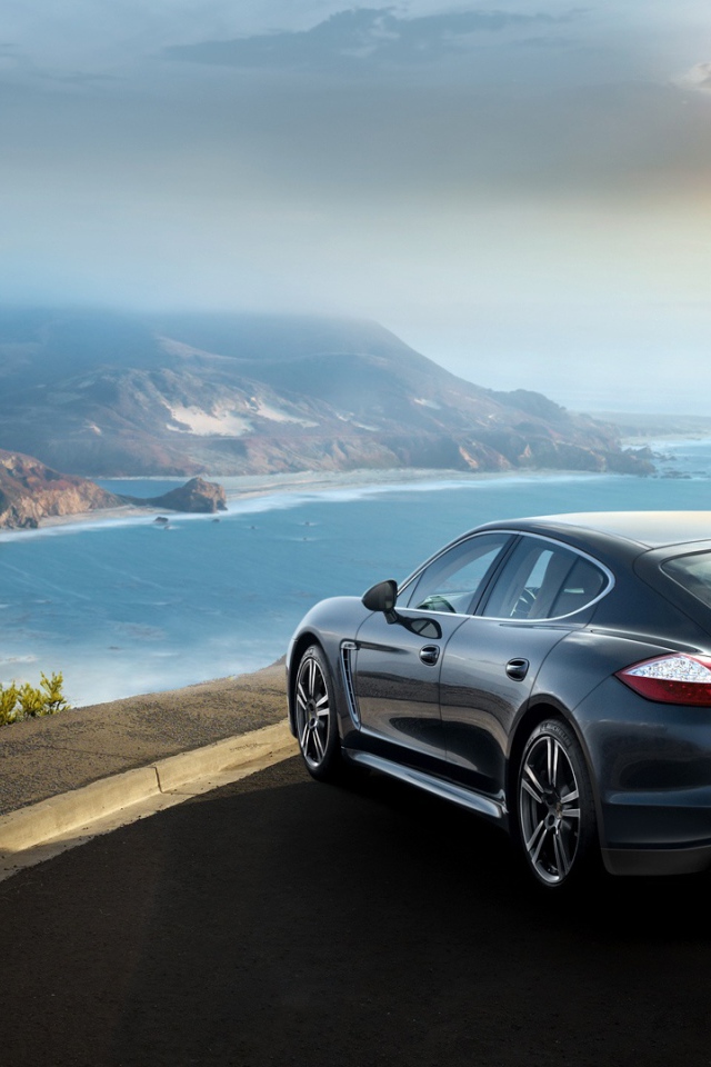 Автомобиль Porsche panamera turbo