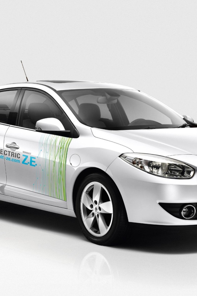 Красивый автомобиль Renault Fluence в Москве