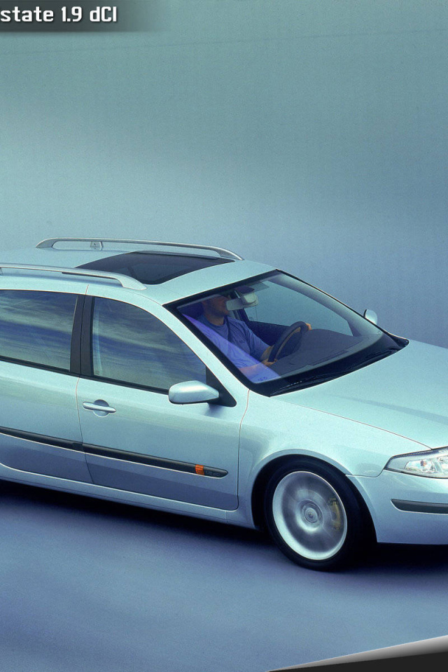 Красивый автомобиль Renault Laguna в Москве