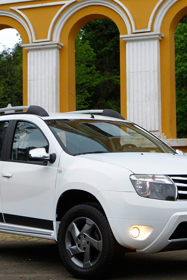 Автомобиль марки Renault модели Duster