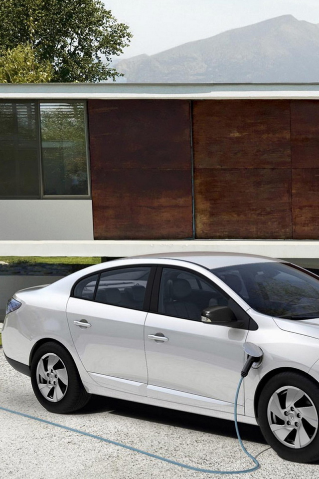 Тест драйв автомобиля Renault Fluence