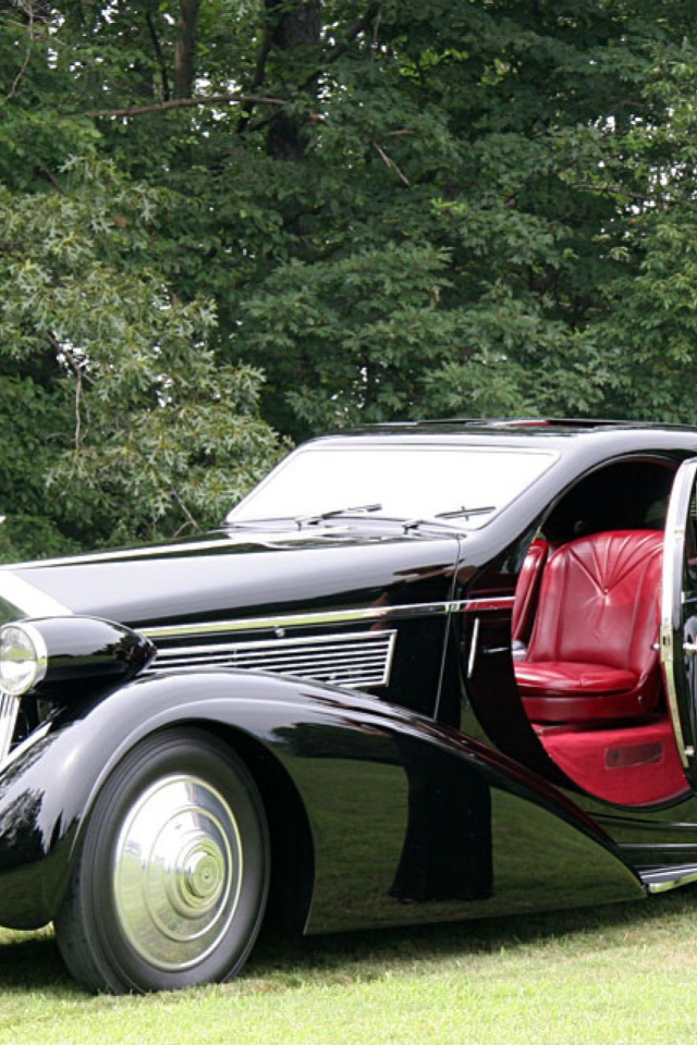 Девушка у Роллс Ройса