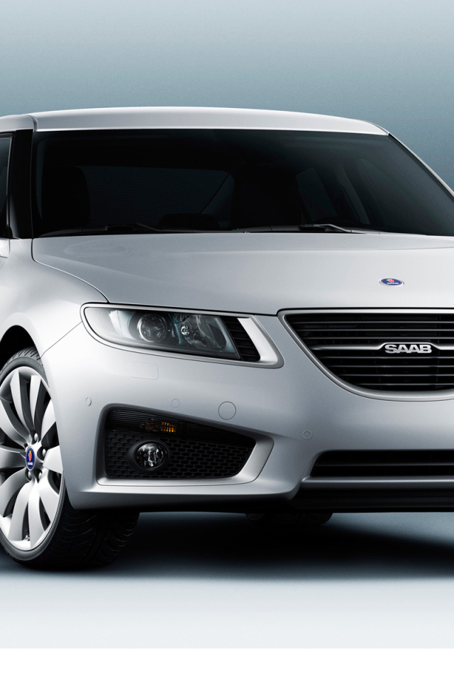 Красивый автомобиль Saab 9-5 в Москве