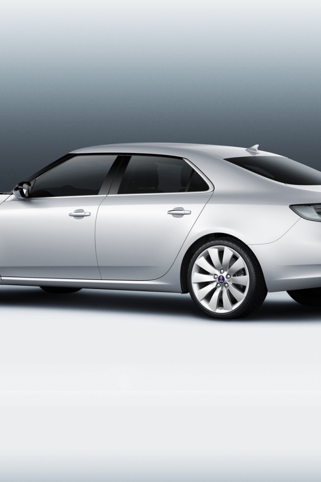  Автомобиль Saab 9-5 на дороге