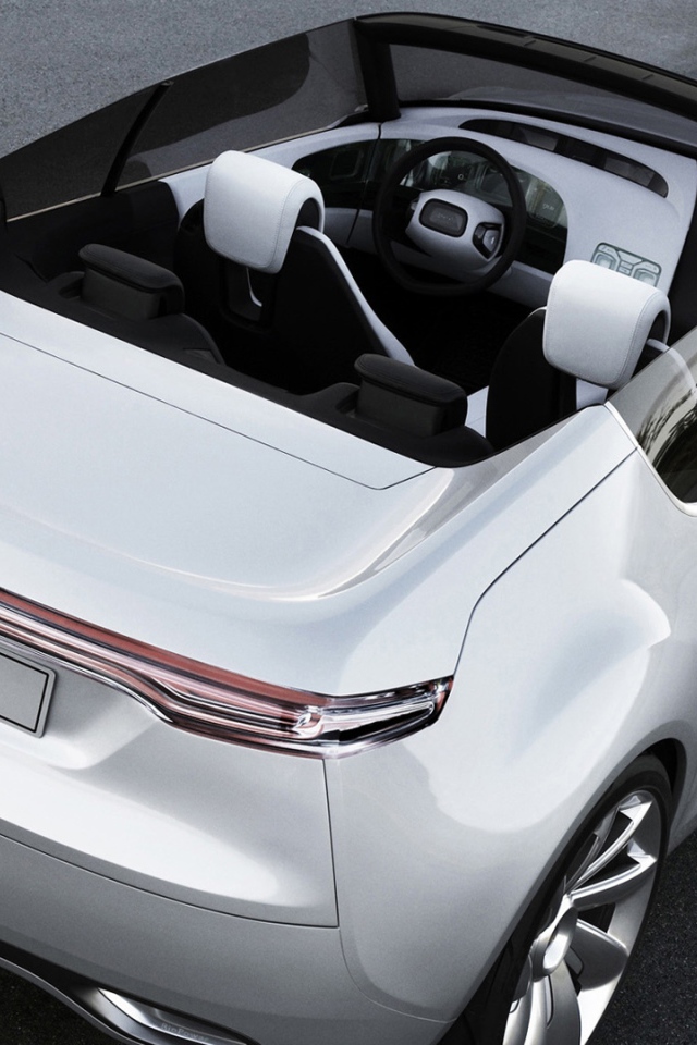 Автомобиль Saab 9000 на дороге