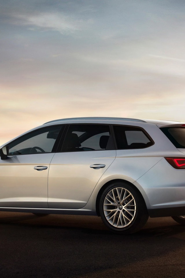 Надежный автомобиль Seat Leon Cupra 2014