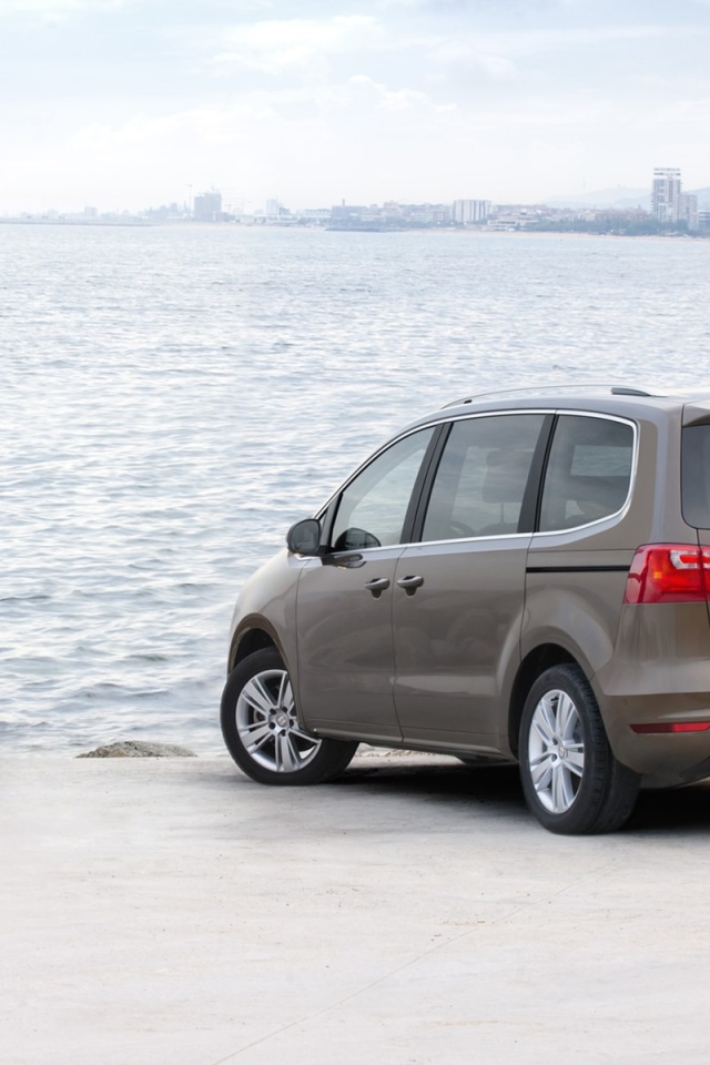 Надежная машина Seat Alhambra