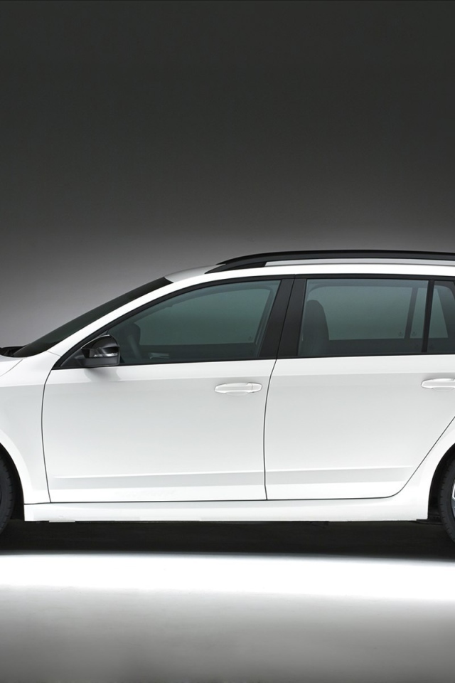 Красивый автомобиль Skoda Octavia 2014