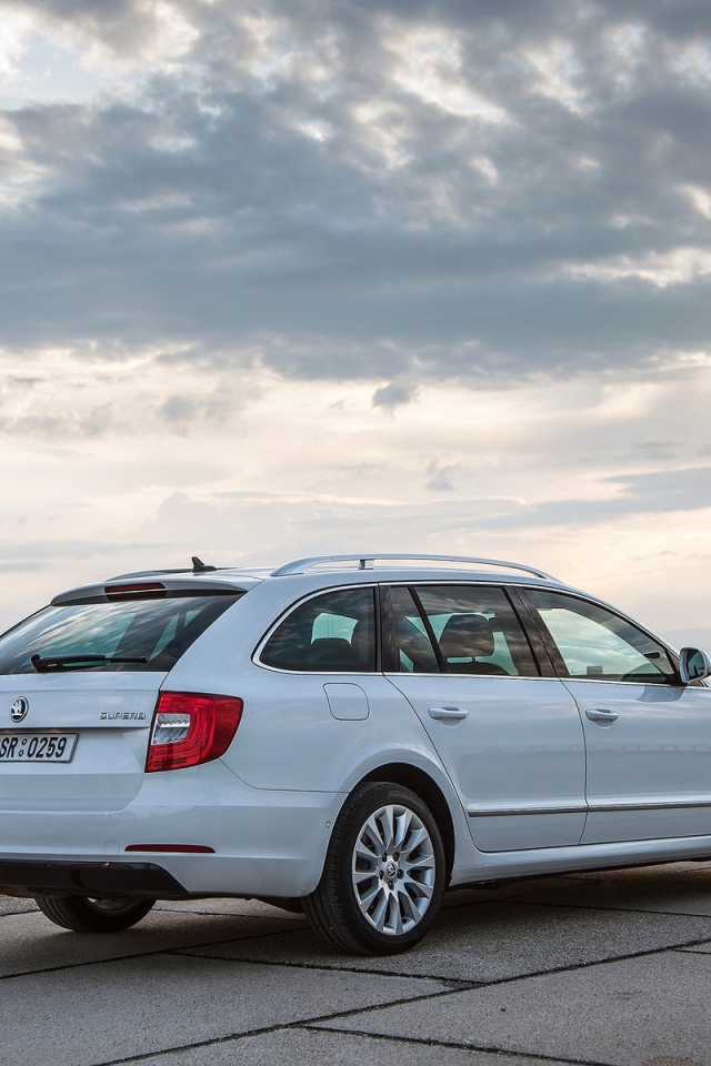 Надежный автомобиль Skoda Octavia 2014