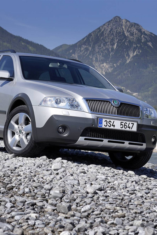 Надежный автомобиль Skoda Octavia Scout 2014