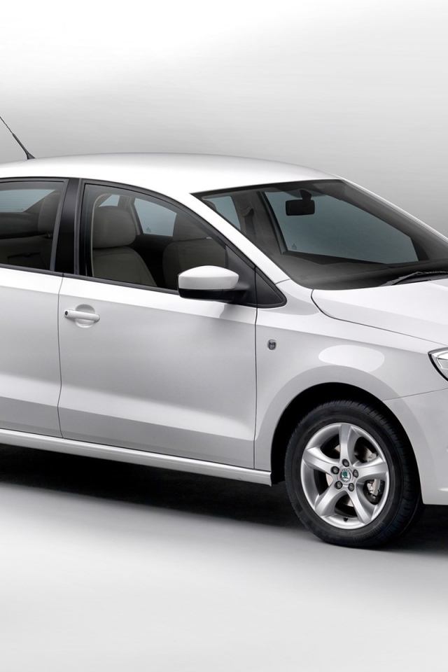 Новая машина Skoda Rapid