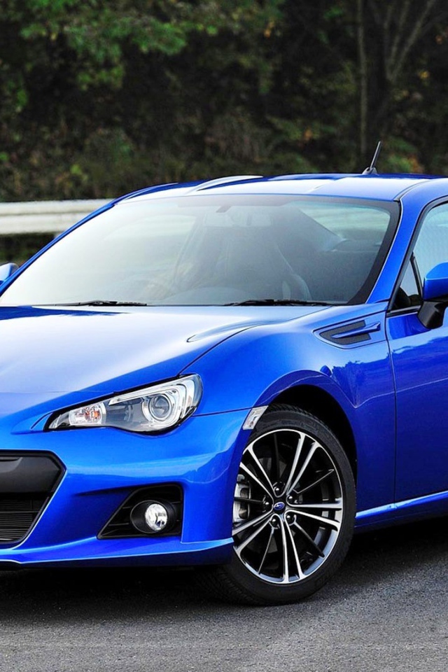 Автомобиль марки Subaru модели BRZ