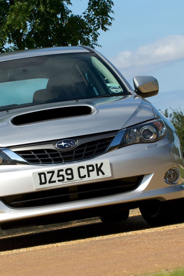 Автомобиль марки Subaru модели Boxer