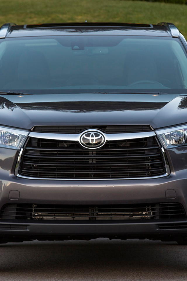 Красивый автомобиль Toyota Highlander 2014 в Москве