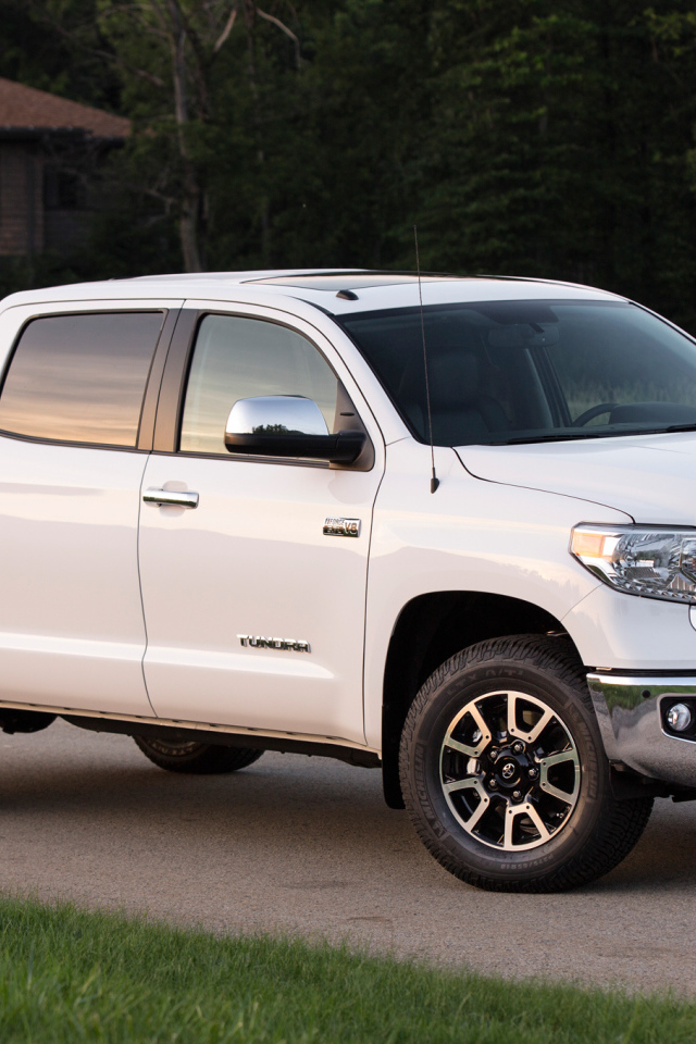 Новая машина Toyota Tundra 2014