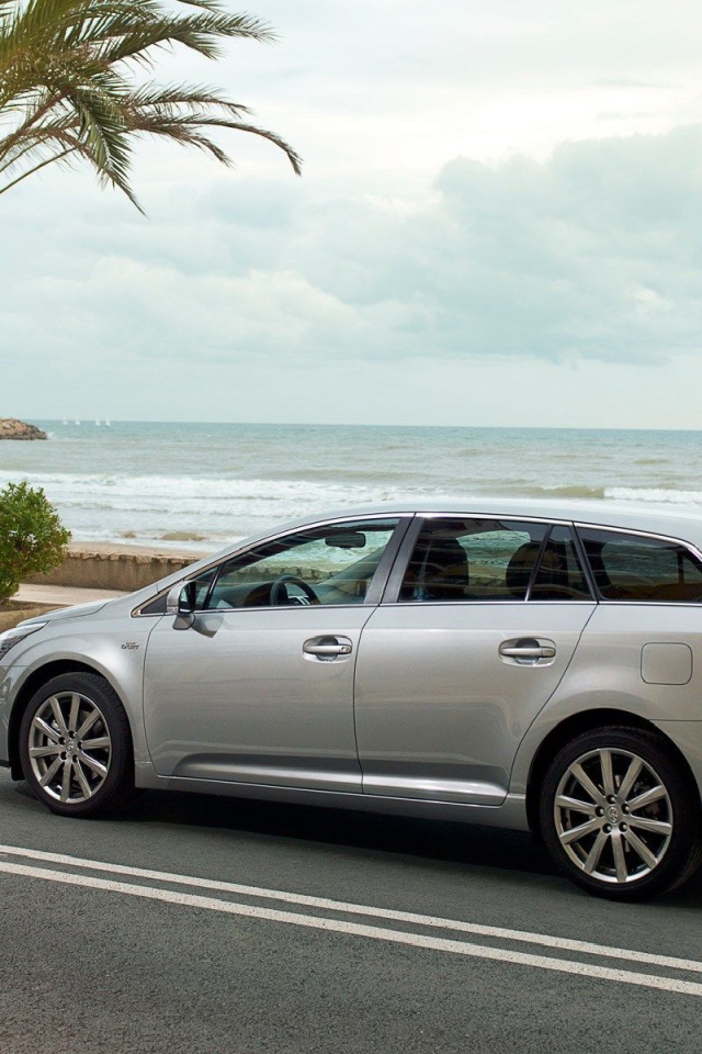 Фото автомобиля Toyota Avensis 2013