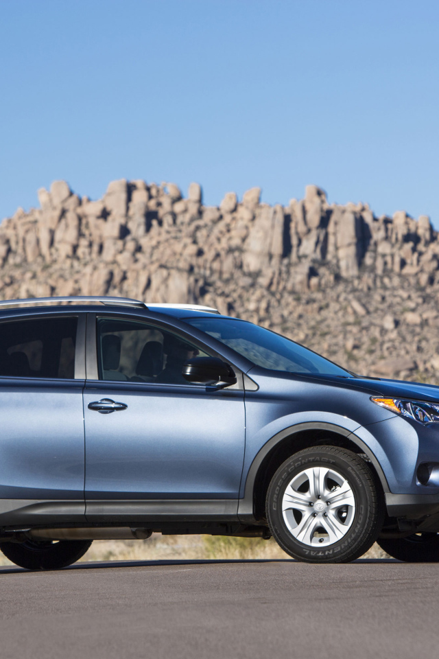 Тест драйв автомобиля Toyota RAV4