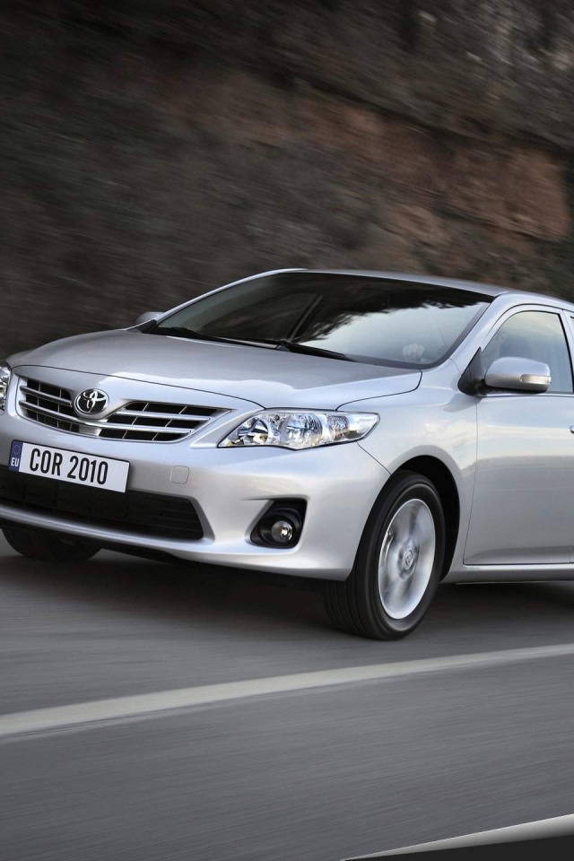 Автомобиль марки Toyota модели Corolla