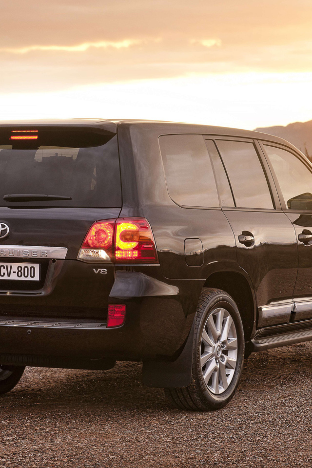 Автомобиль марки Toyota модели Land Cruiser 200