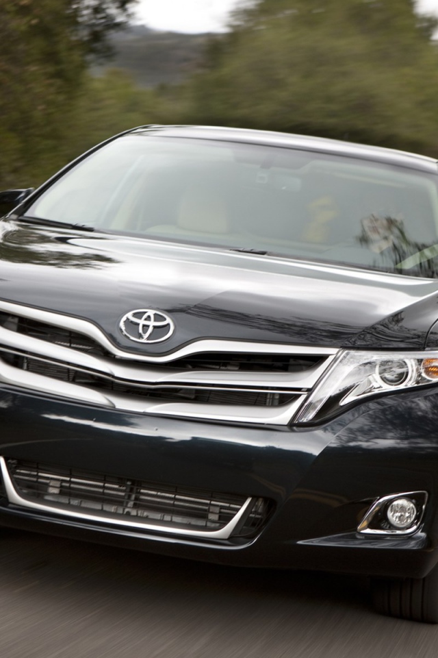 Автомобиль марки Toyota модели Venza