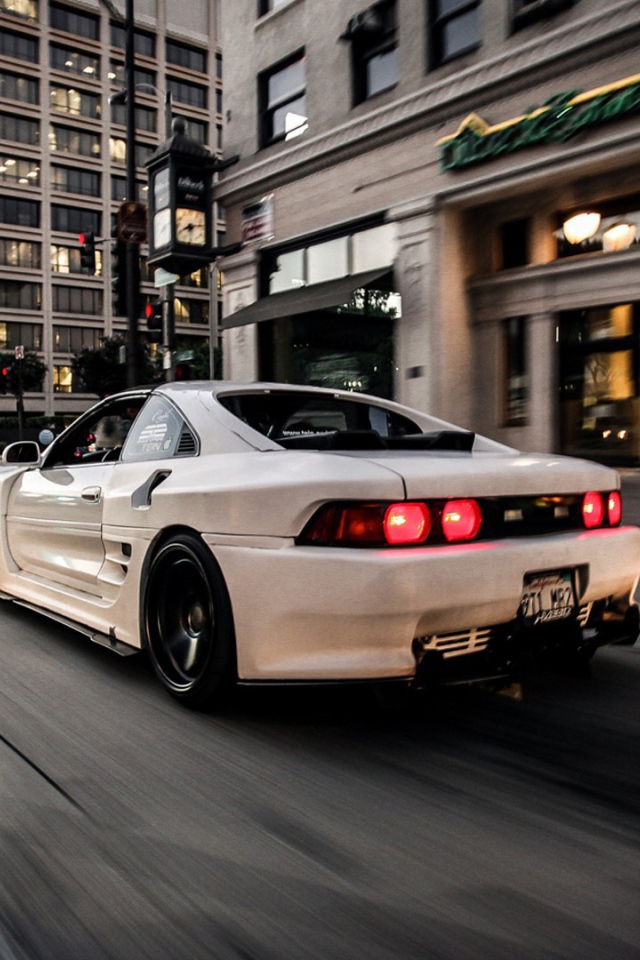 Тойота на улице города