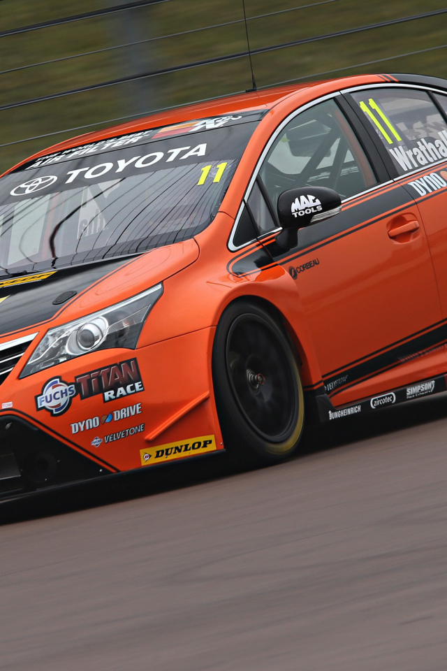 Новая машина Toyota Avensis 2013