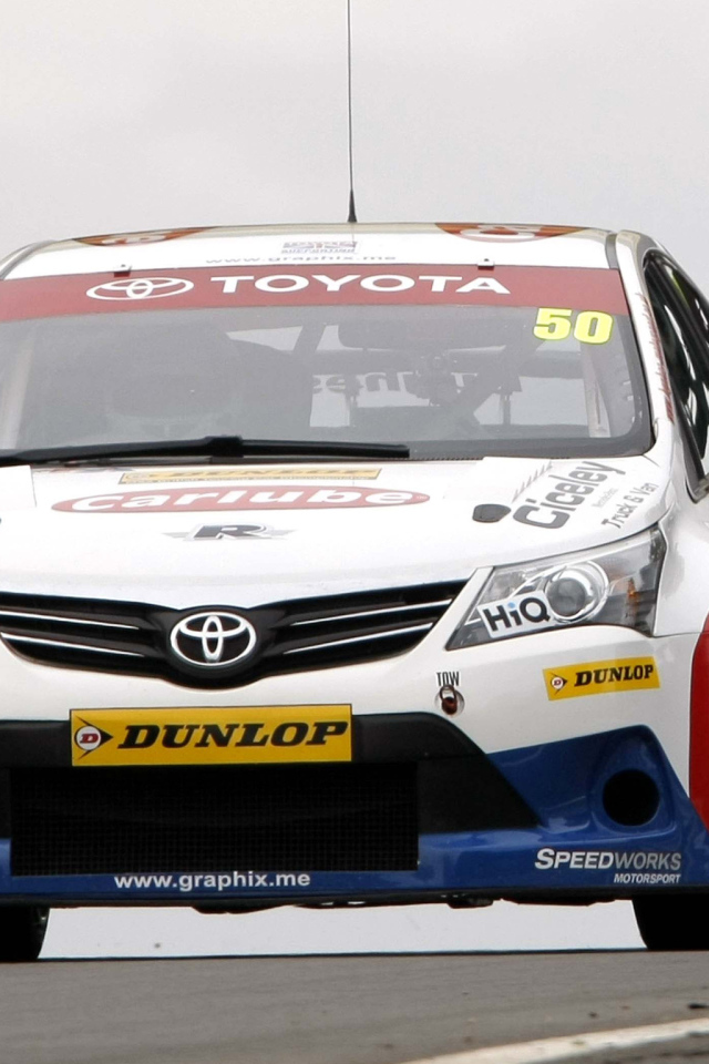 Надежная машина Toyota Avensis 2013