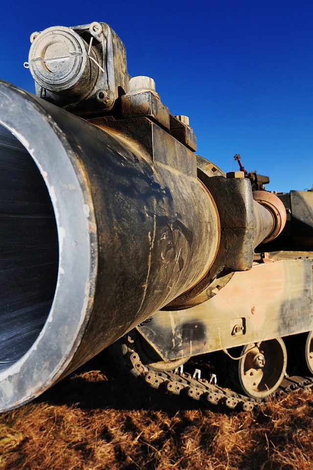 Дуло пушки на танке