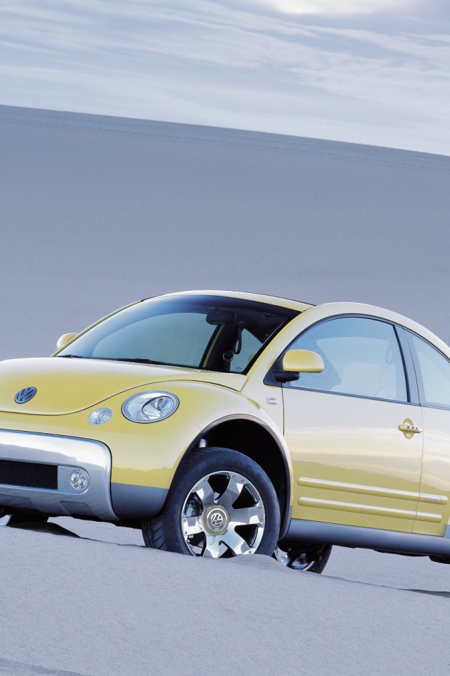 Красивый автомобиль Volkswagen Beetle Dune 2014 в Москве
