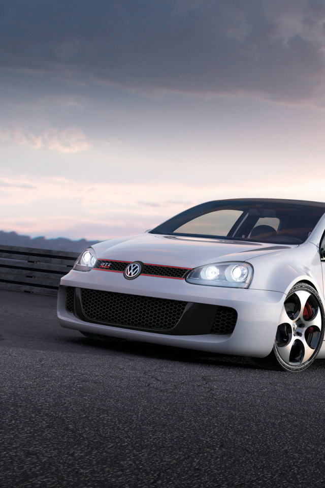 Красивый автомобиль Volkswagen Golf