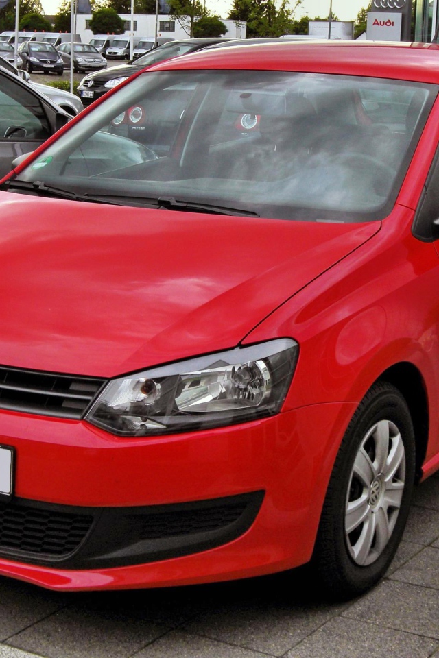 Красивый автомобиль Volkswagen  Polo (Поло) 2014