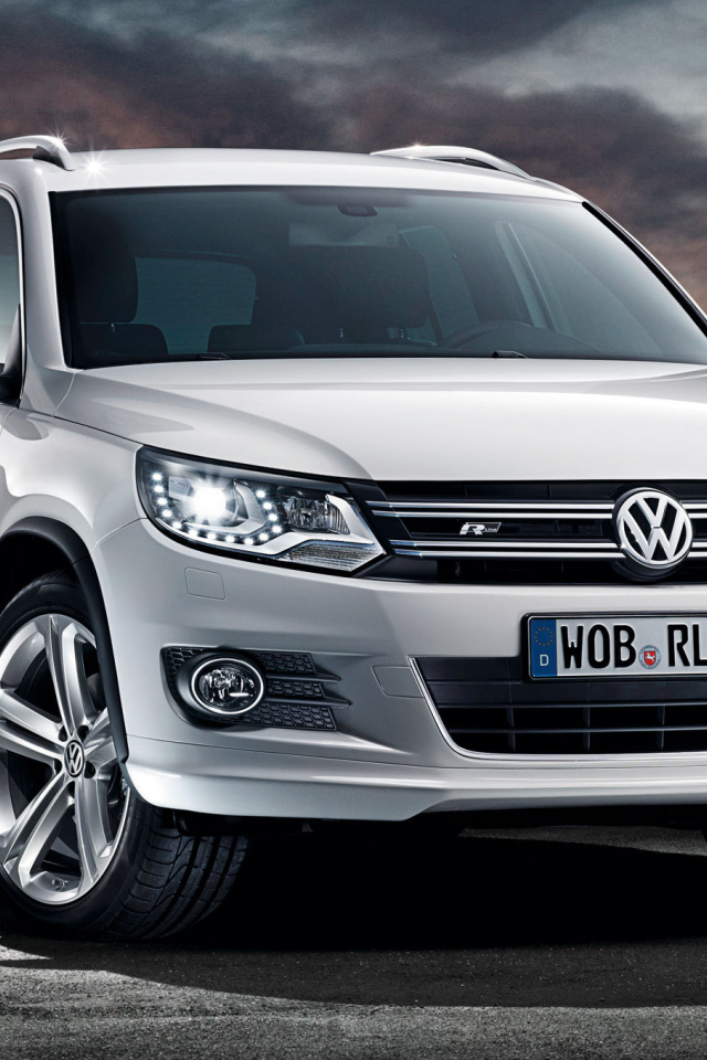 Красивый автомобиль Volkswagen  Taigun 2014 в Москве