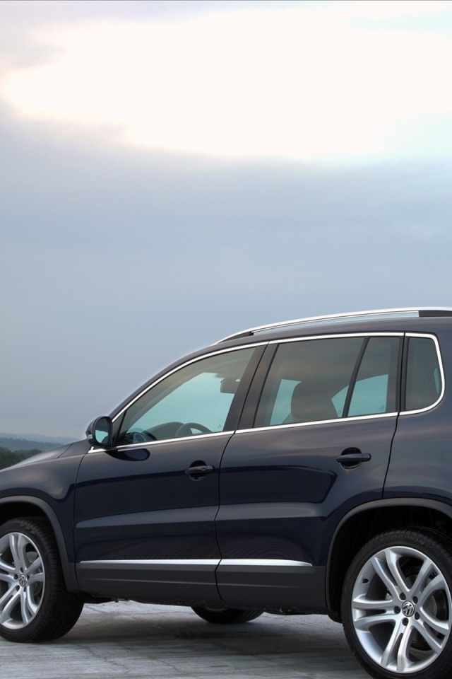 Красивый автомобиль Volkswagen Tiguan