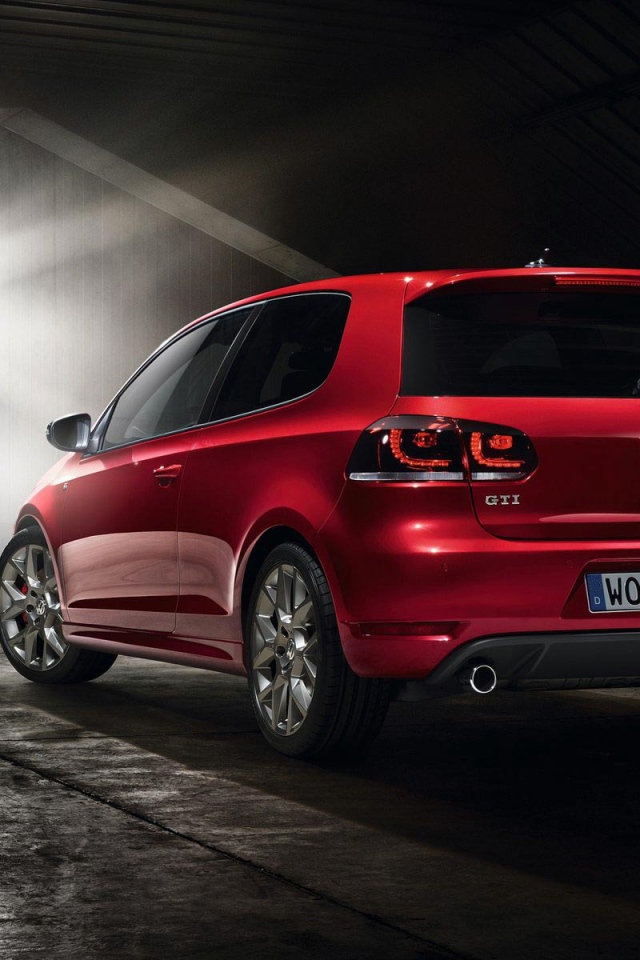 Автомобиль марки Golf модели GTI 2014 года