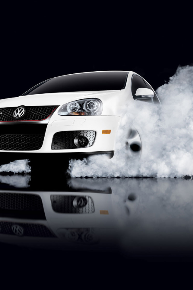 Автомобиль марки Volkswagen модели Golf