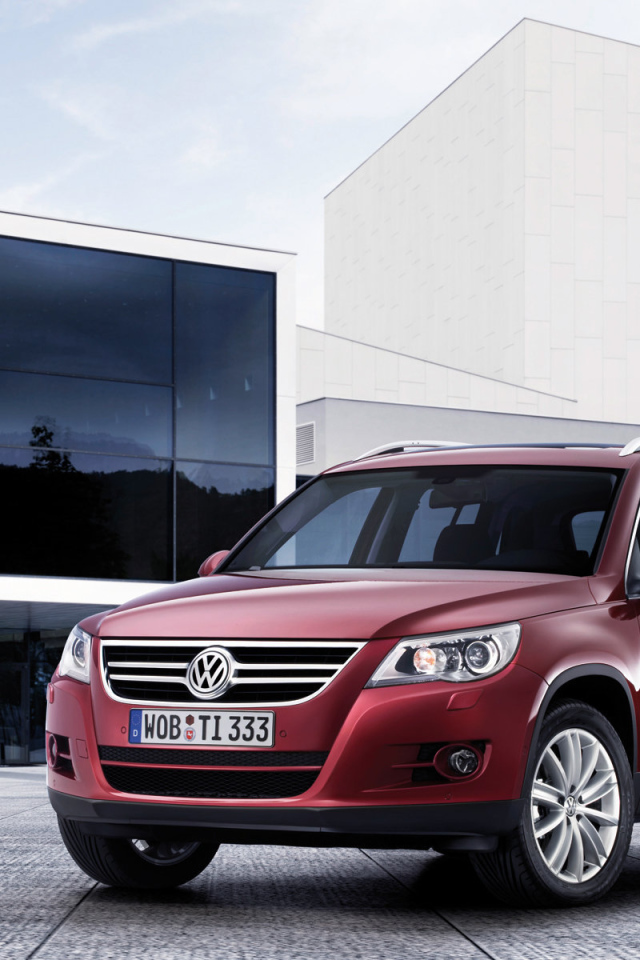 Автомобиль марки Volkswagen модели Tiguan