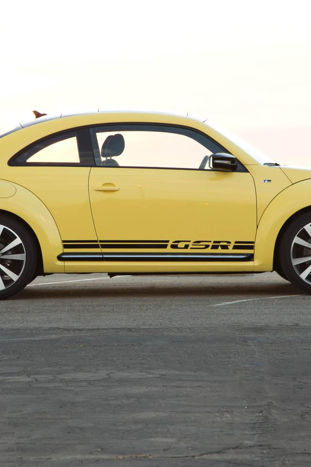 Новая машина Volkswagen Beetle 2014