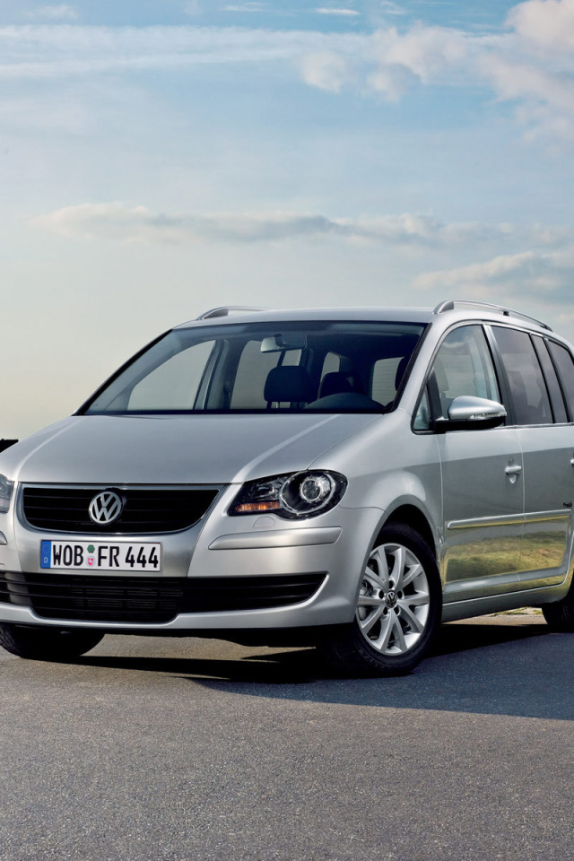 Новая машина Volkswagen Touran