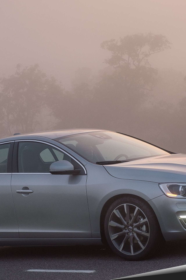 Красивый автомобиль Volvo s60 в Москве