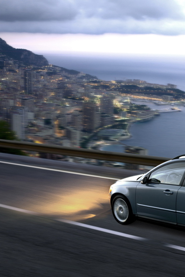 Красивый автомобиль Volvo v50