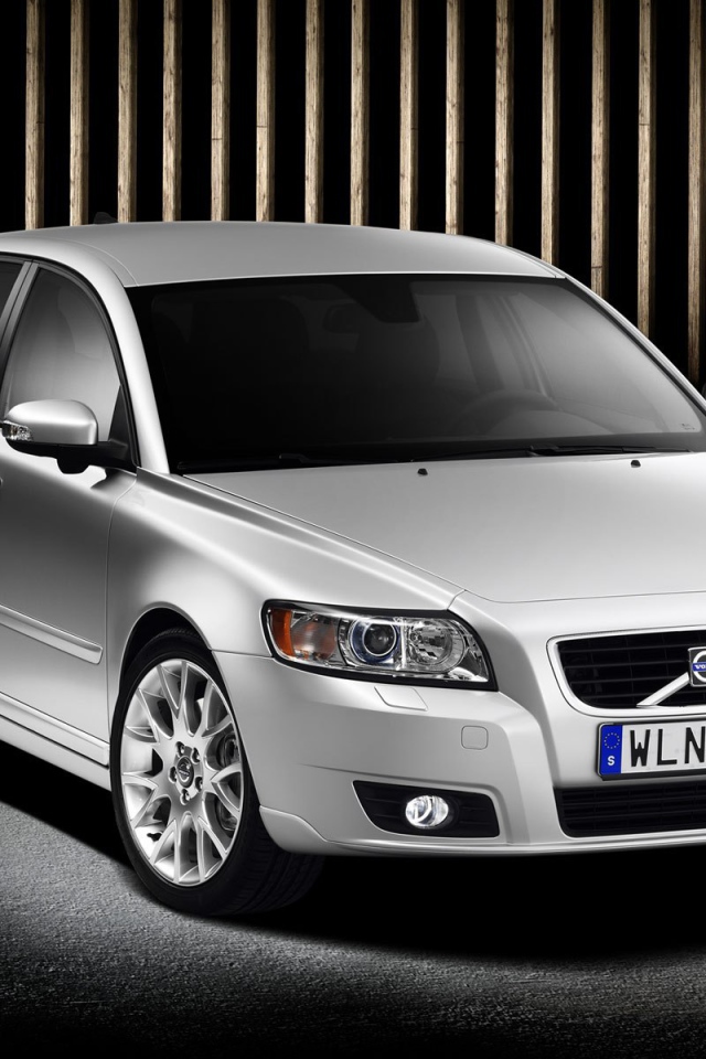  Красивый автомобиль Volvo v50 в Москве