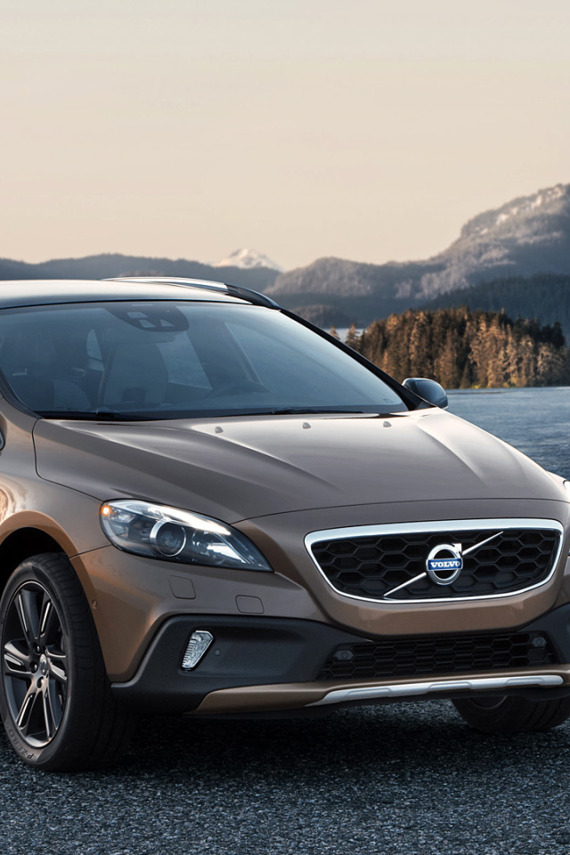 Надежный автомобиль Volvo v40 Cross country