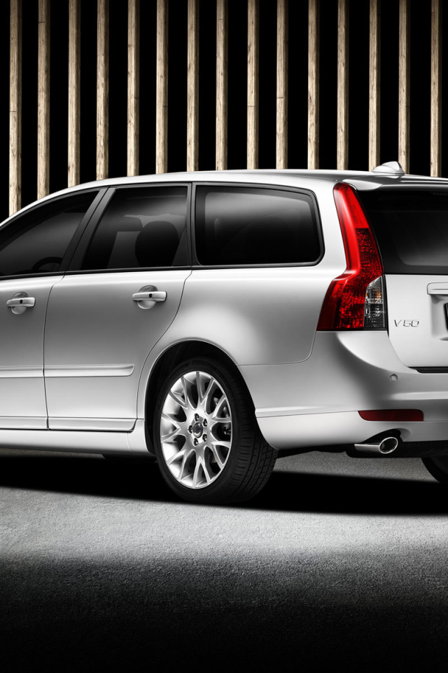 Надежная машина Volvo v50