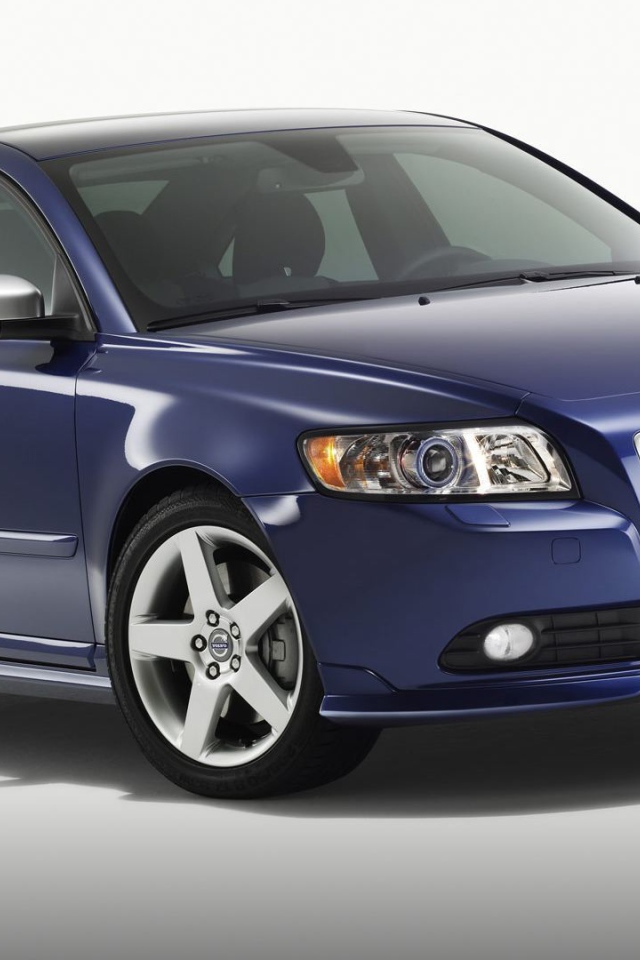 Автомобиль марки Volvo модели s40