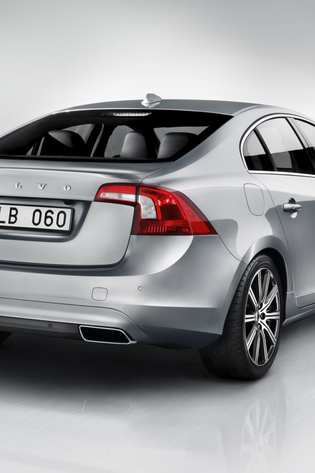 Автомобиль марки Volvo модели s60