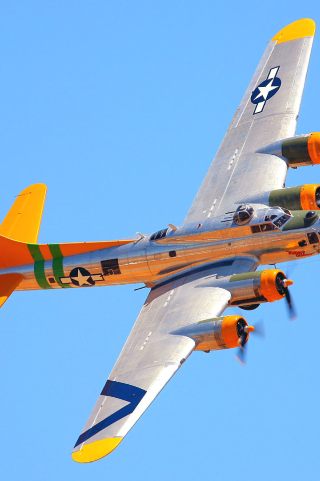 Четырехмоторный самолет