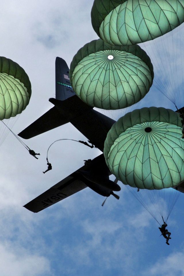 Высадка десанта на парашутах