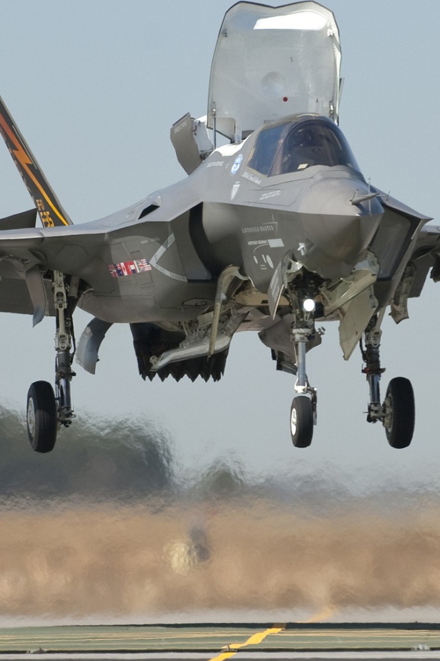 Военный самолет F-35