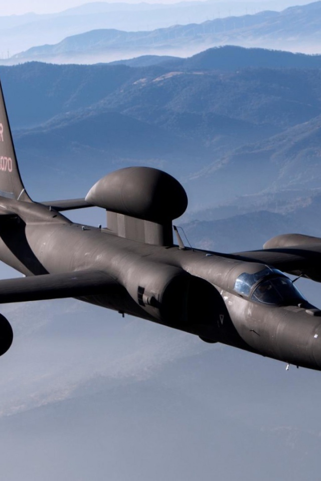 Самолет разведчик над горами