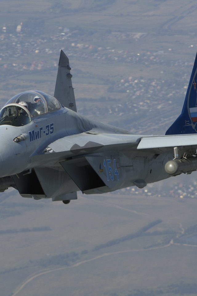 Самолет Миг-35 с ракетами